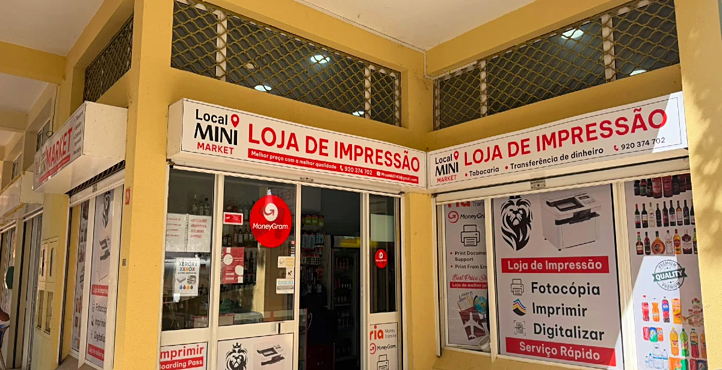 Storefront of Albufeira Stadium Market