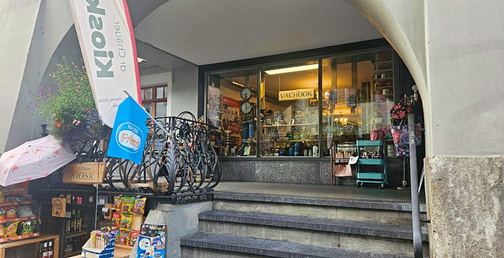 Storefront of Near Thun Station
