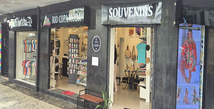 Storefront of Near Cardeal Arcoverde Station