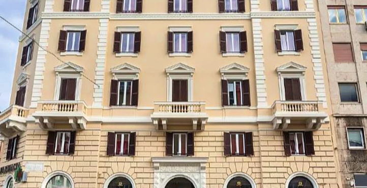 Storefront of Roma Termini Via San Martino della Battaglia