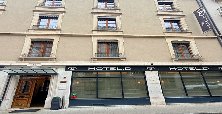 Storefront of Near Cornavin Station