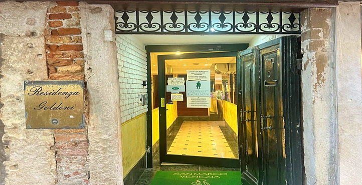 Storefront of San Salvador