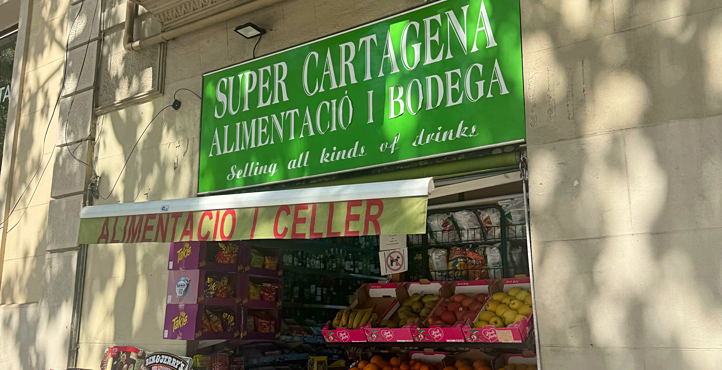 Storefront of In El Baix Guinardó