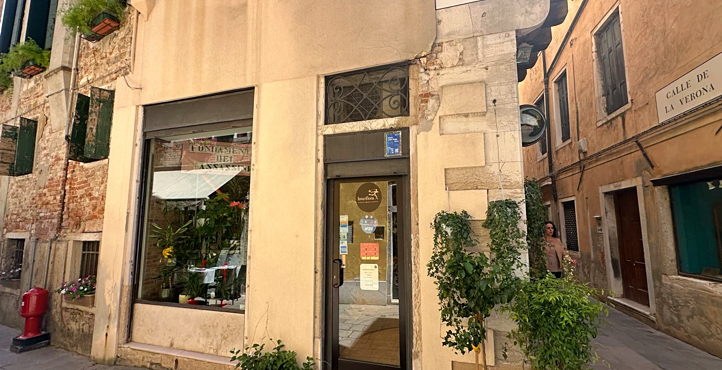 Storefront of Near Palazzo Contarini del Bovolo