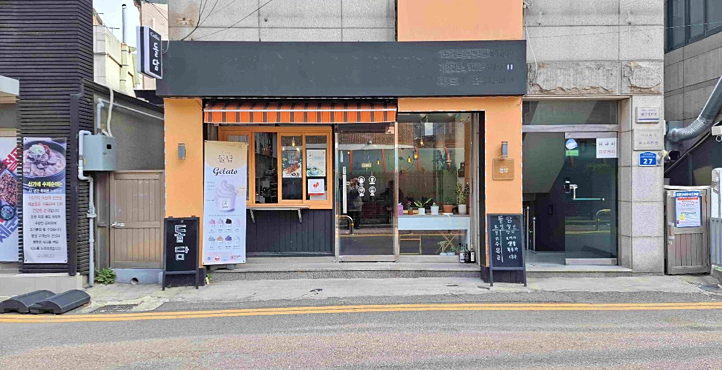 Storefront of Gongdeok Market Mapo