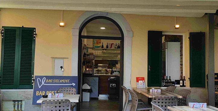 Vetrina di Riomaggiore Train Station