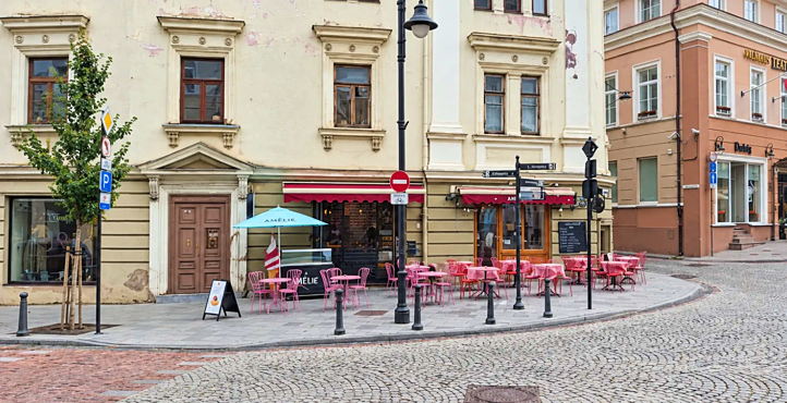 Storefront of Old Town – Town Hall Square