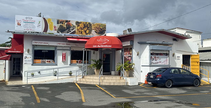Storefront of Loíza 00913