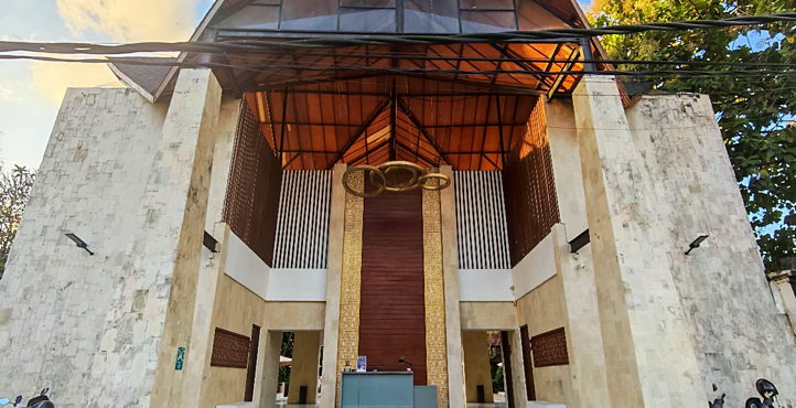 Storefront of Jalan Raya Seminyak