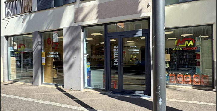 Storefront of Gare Routière de Gaulle