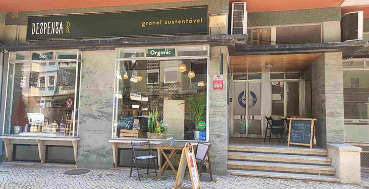Storefront of Mercado de Algés