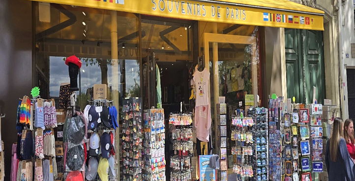 Storefront of Rue de Rivoli - Quai du Louvre