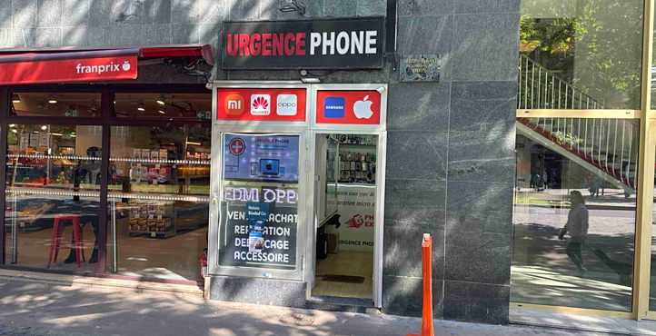 Storefront of Square Samuel Beckett Masséna
