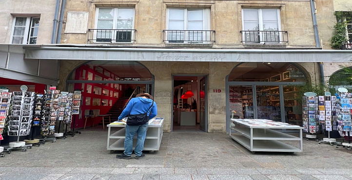 Storefront of Châtelet Les Halles - Centre Pompidou