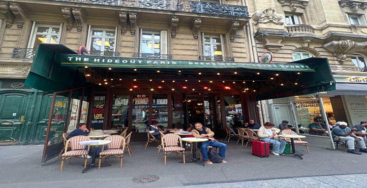Storefront of Near Poissonnière Station