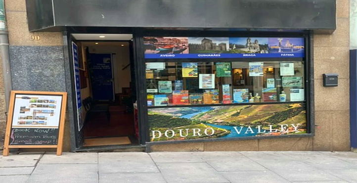 Storefront of Santo Ildefonso – 31 de Janeiro