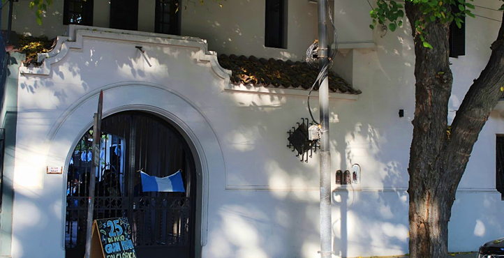 Storefront of Plaa Independencia