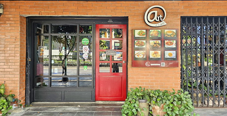 Storefront of Near Ekkamai Station