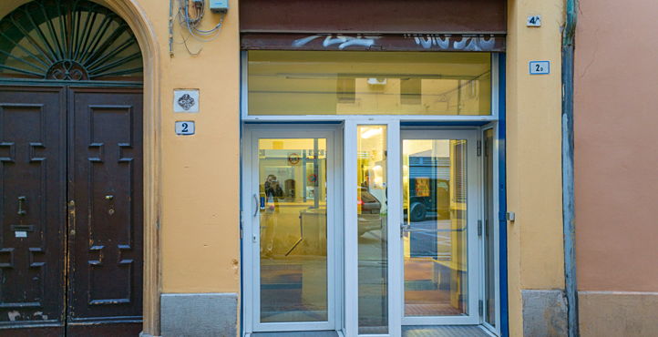 Storefront of Via del Fico