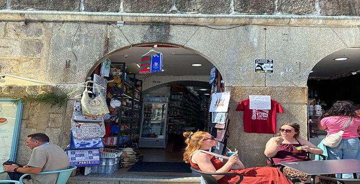 Storefront of Cais da Ribeira