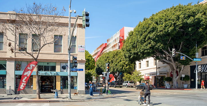 Storefront of Broadway SM