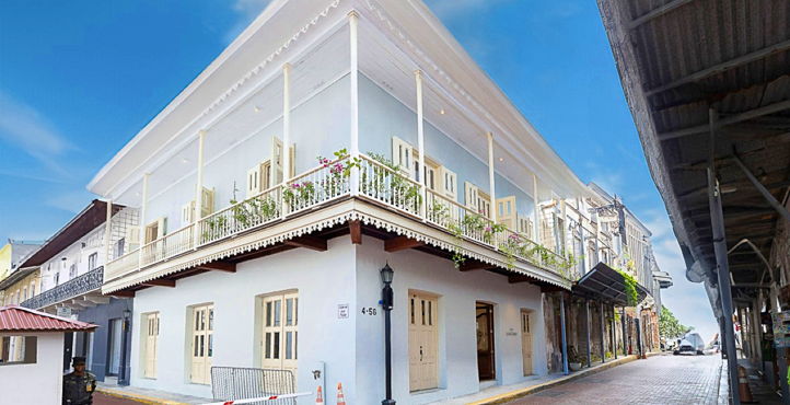 Storefront of Near Panama Canal Museum