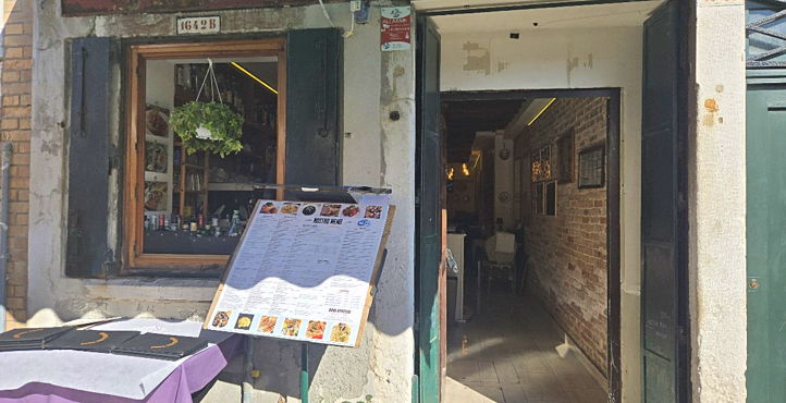 Vetrina di Giudecca Canalside