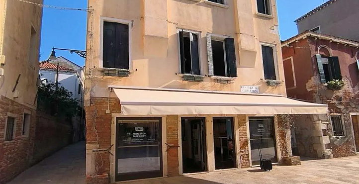 Storefront of Dorsoduro